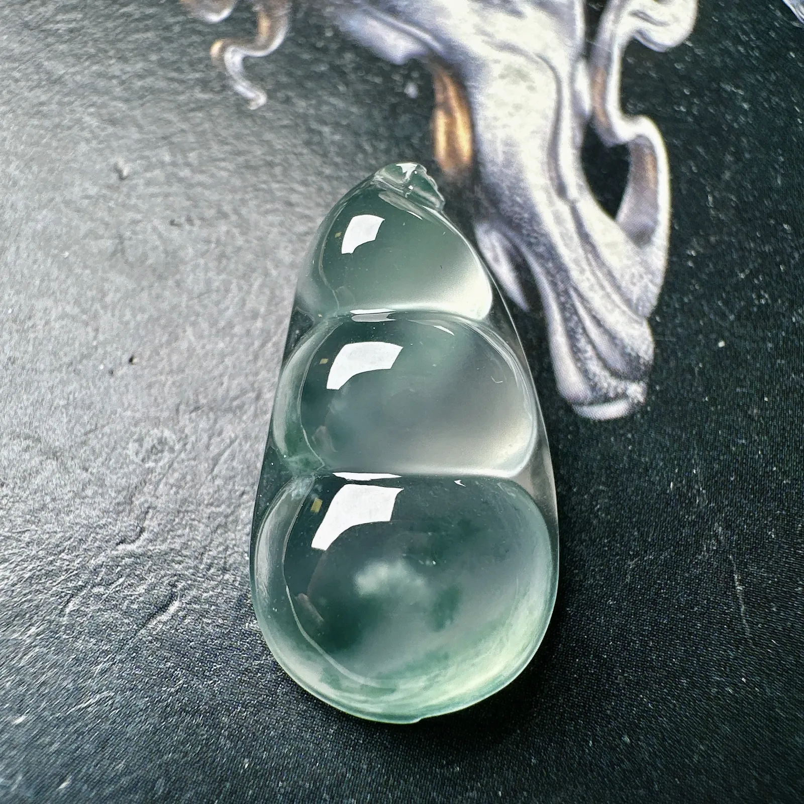 【玻璃飘花福豆】质地细腻，晶莹剔透，冰感十足，通透闪亮，收藏品质。