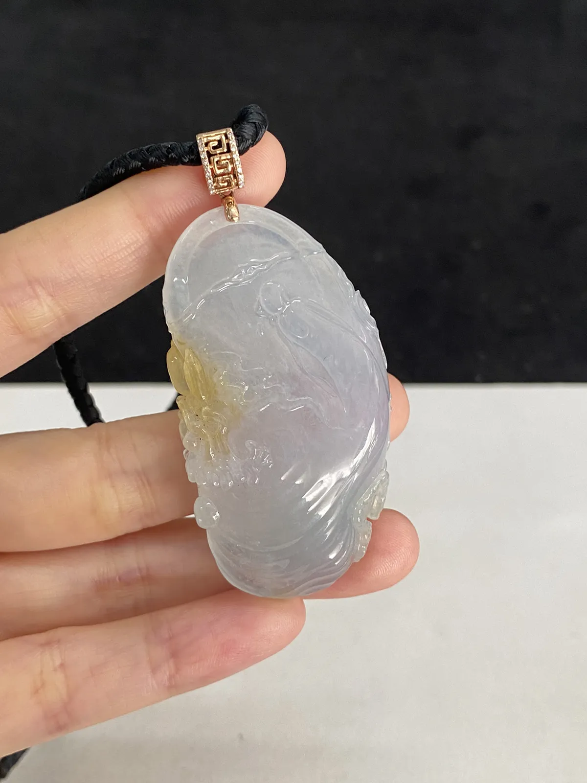 翡翠冰糯种白色吊坠，伴钻石