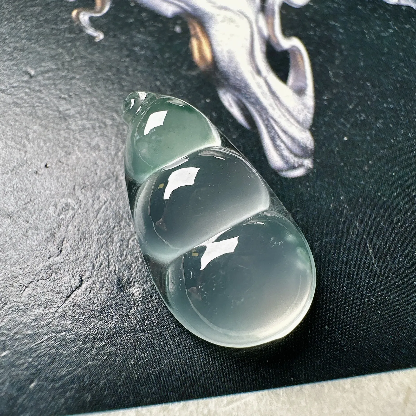 【玻璃飘花福豆】质地细腻，晶莹剔透，冰感十足，通透闪亮，收藏品质