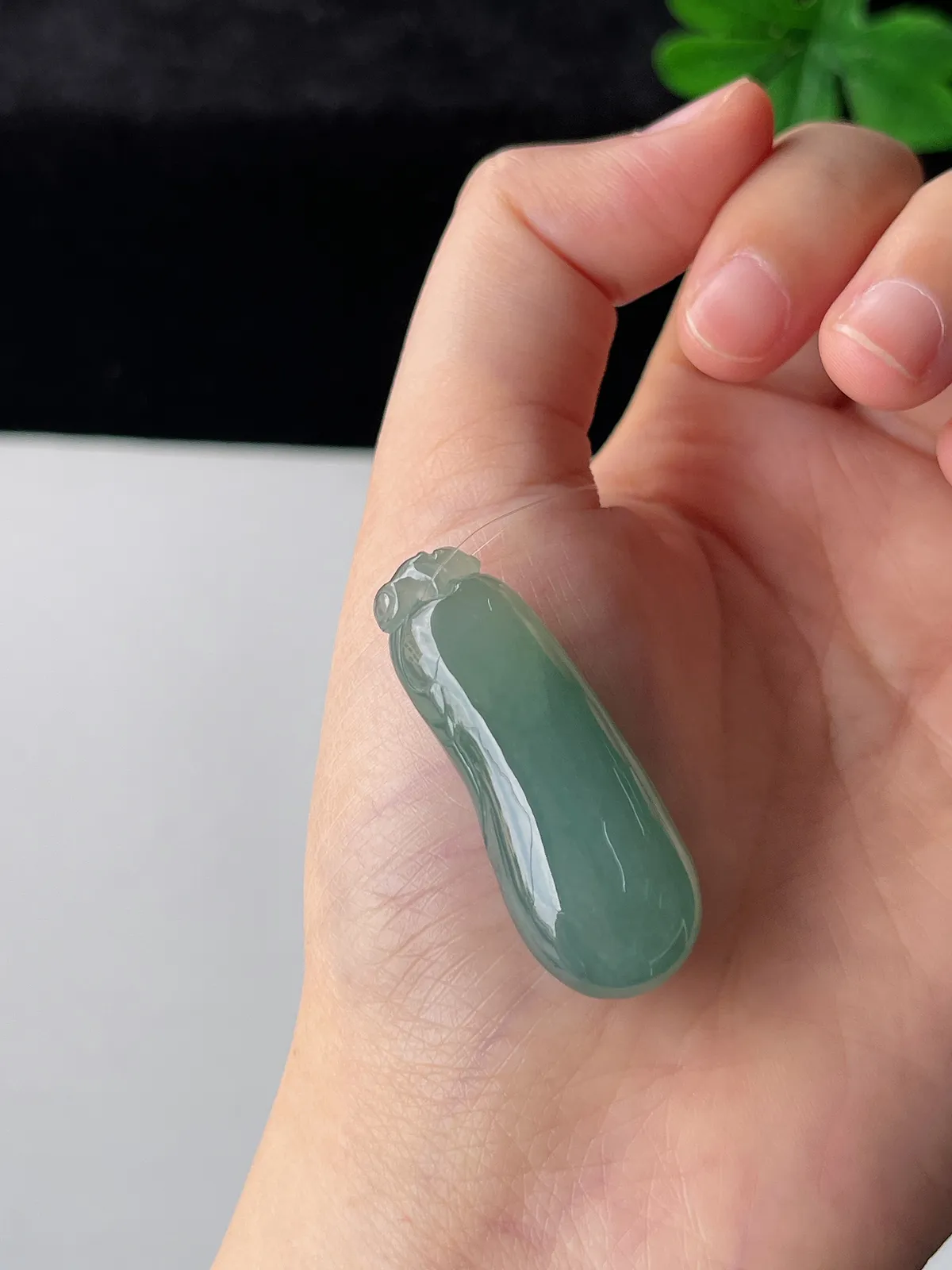 翡翠冰糯种灰绿色福瓜