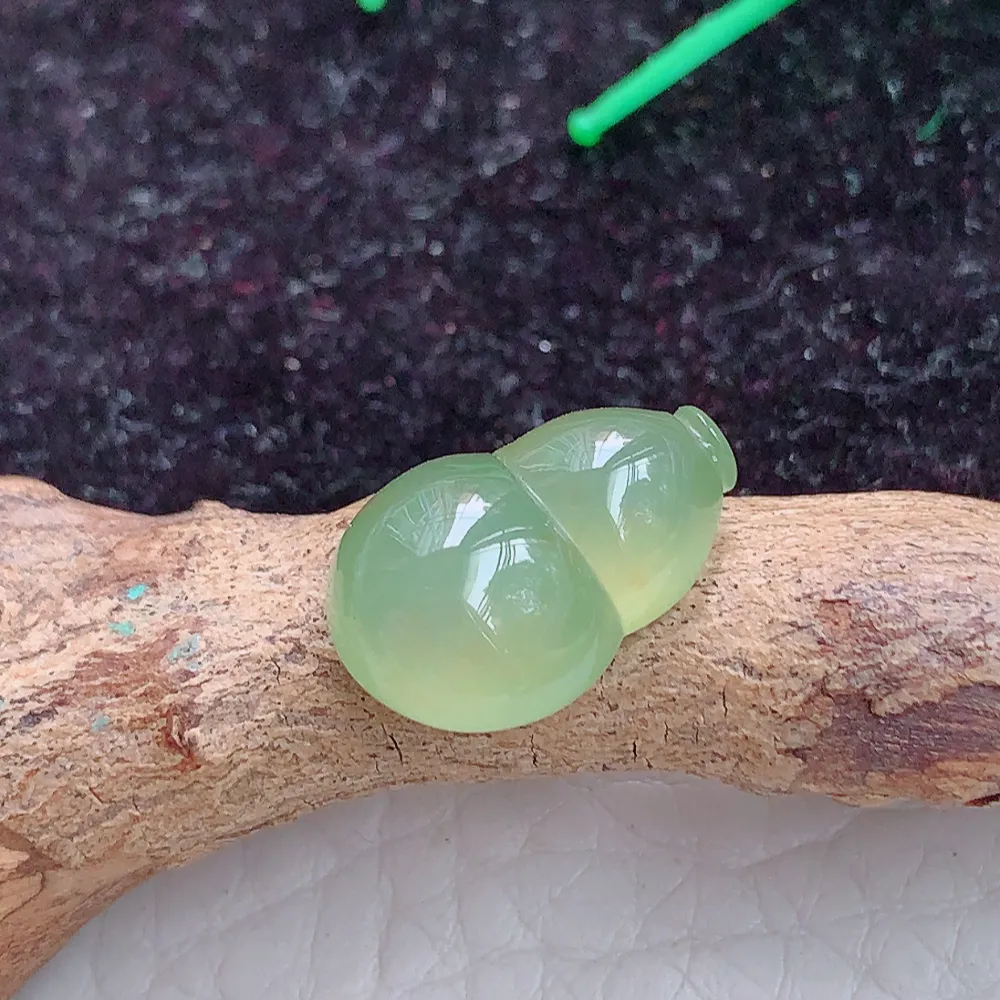 实拍f9镶嵌款缅甸翡翠A货冰绿葫芦 玉葫芦玉吊坠 玉挂件 尺寸16*10.8*6.3mm
