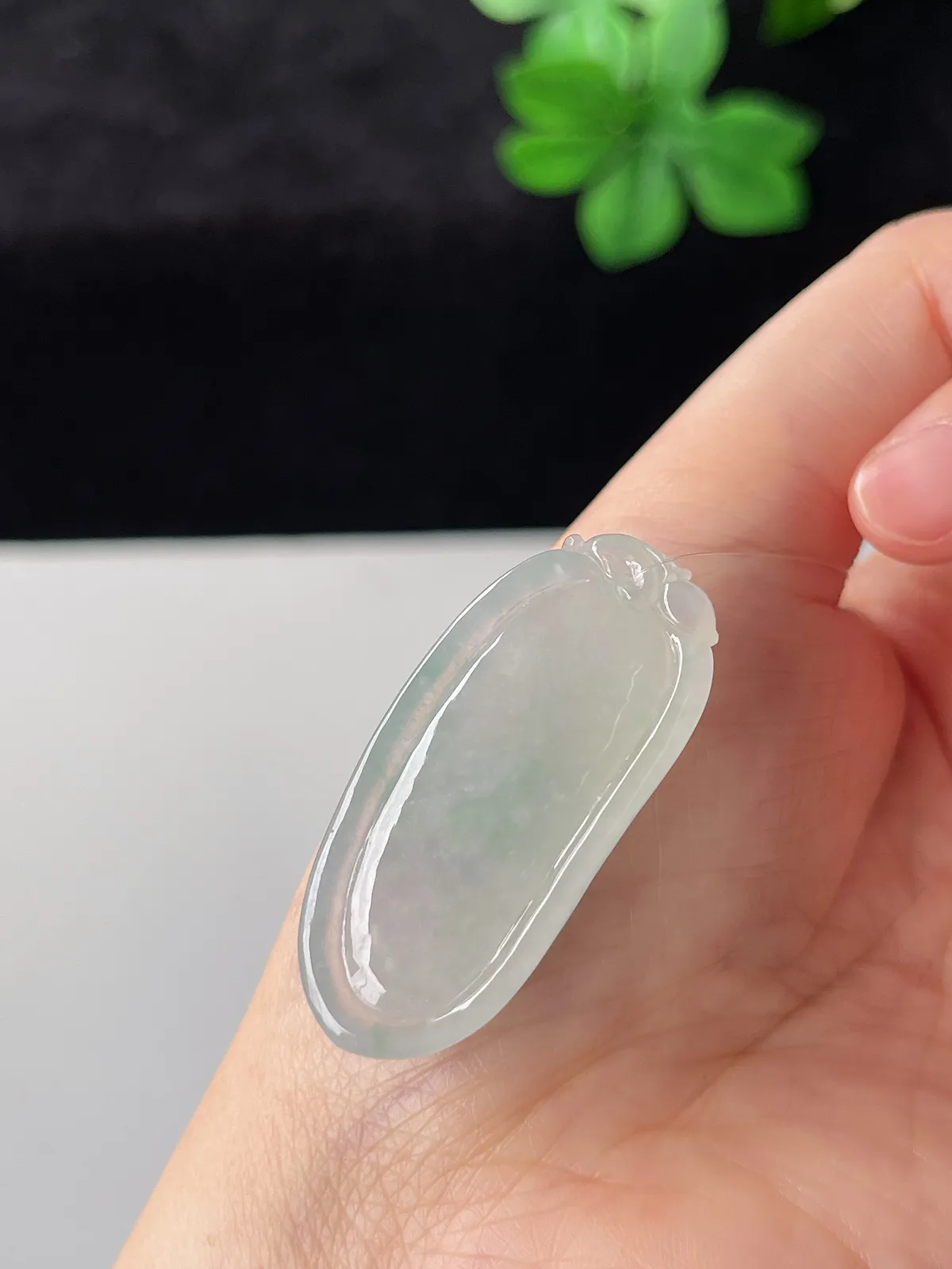 翡翠冰糯种飘绿福瓜
