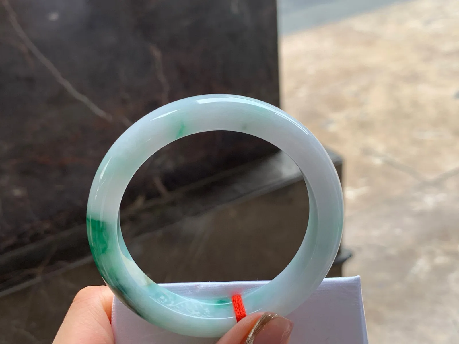 色花手镯
细腻清爽 54/12.3/8.6mm