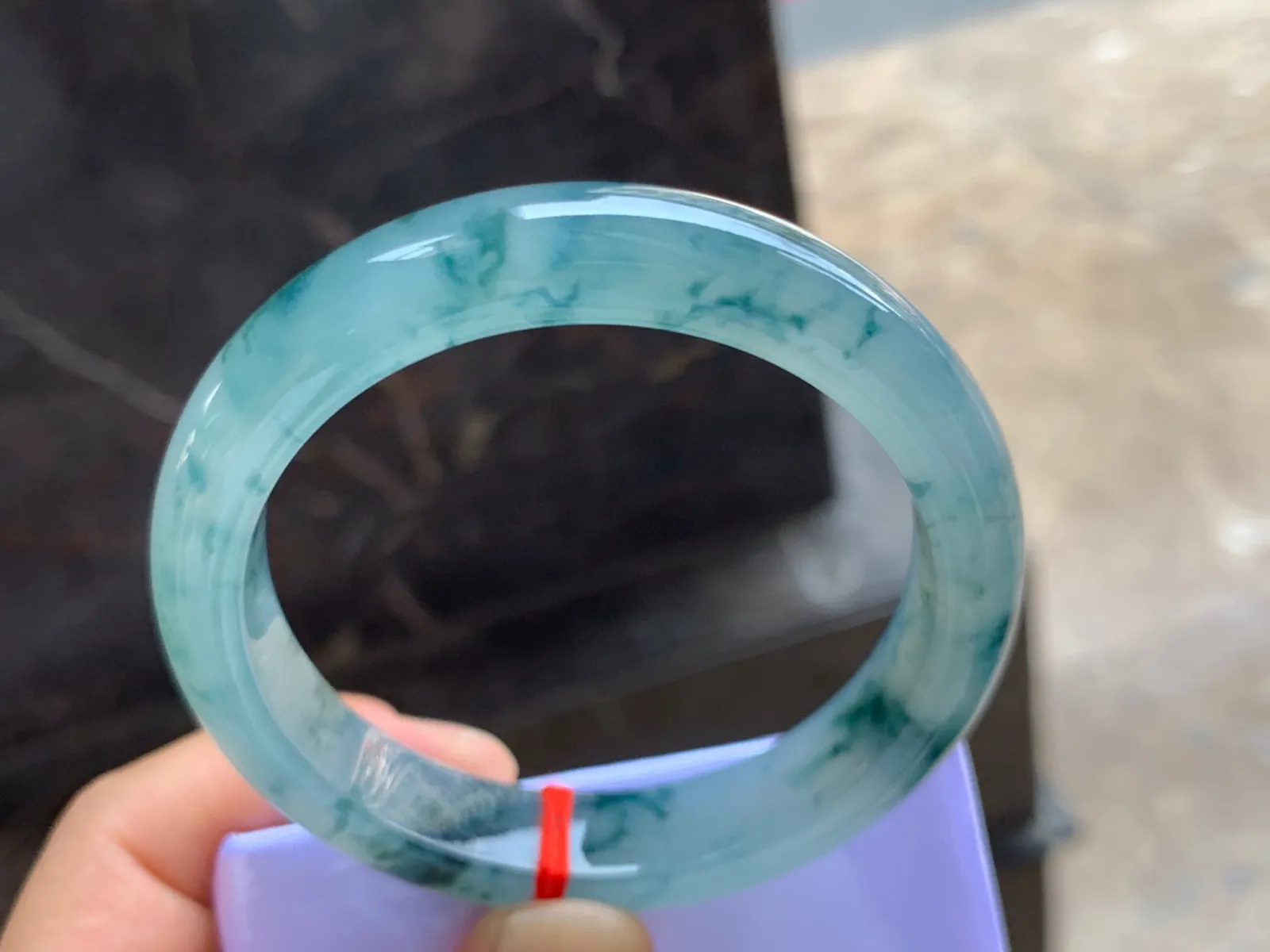 55.5-12-8.5mm
冰种飘花手镯 水润冰透 花色灵动飘逸