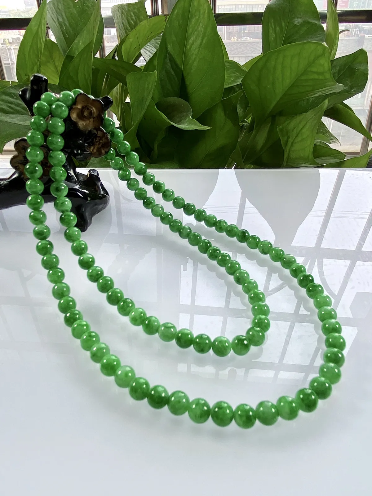 缅甸天然翡翠A货，卡6.2冰润满绿浓阳绿圆珠项链手链，尺寸：6.2mm/108颗，长度650mm，重