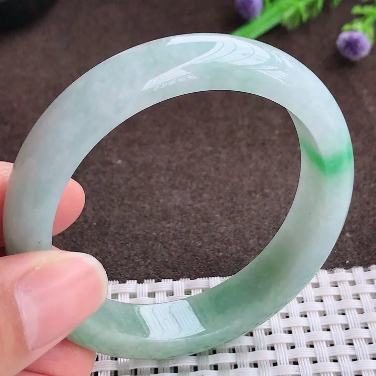 自然光54圈口老坑精美温润飘绿宽边手镯翡翠玉镯尺寸54/12.8/8