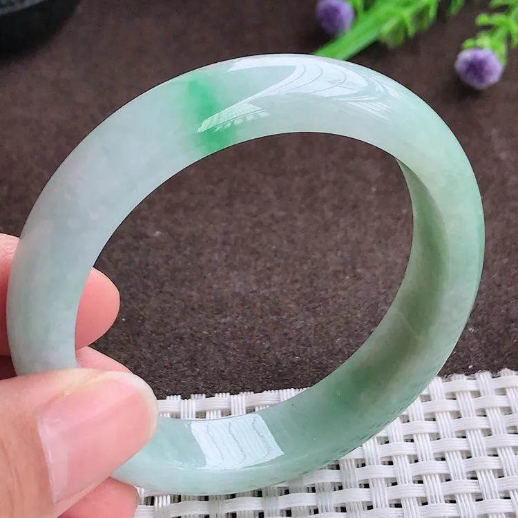 自然光54圈口老坑精美温润飘绿宽边手镯翡翠玉镯尺寸54/12.8/8