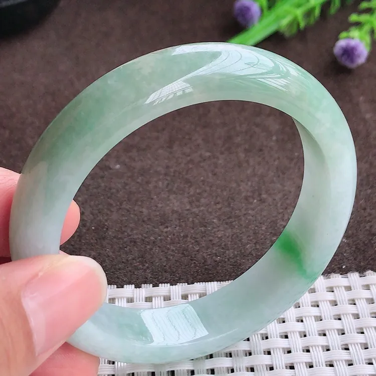 自然光54圈口老坑精美温润飘绿宽边手镯翡翠玉镯尺寸54/12.8/8