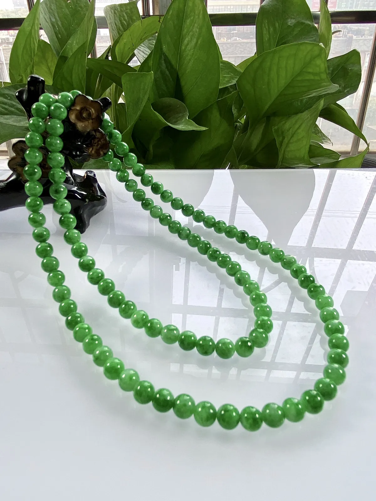 缅甸天然翡翠A货，卡6.2冰润满绿浓阳绿圆珠项链手链，尺寸：6.2mm/108颗，长度650mm，重量：44.20g