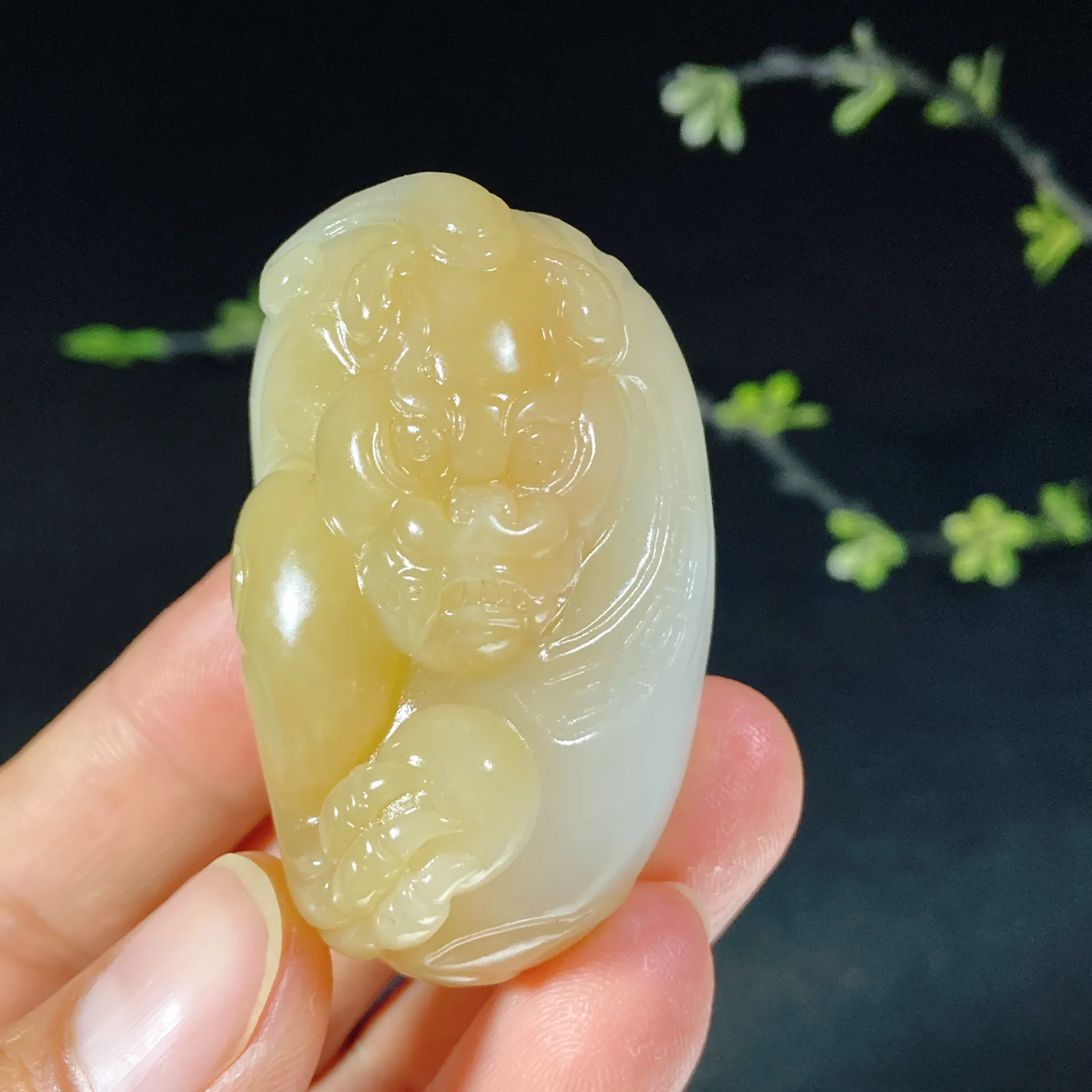 新疆和田玉且末糖貔貅55/38/28重76.7克无裂无杂玉质细腻油润雕工精湛
​