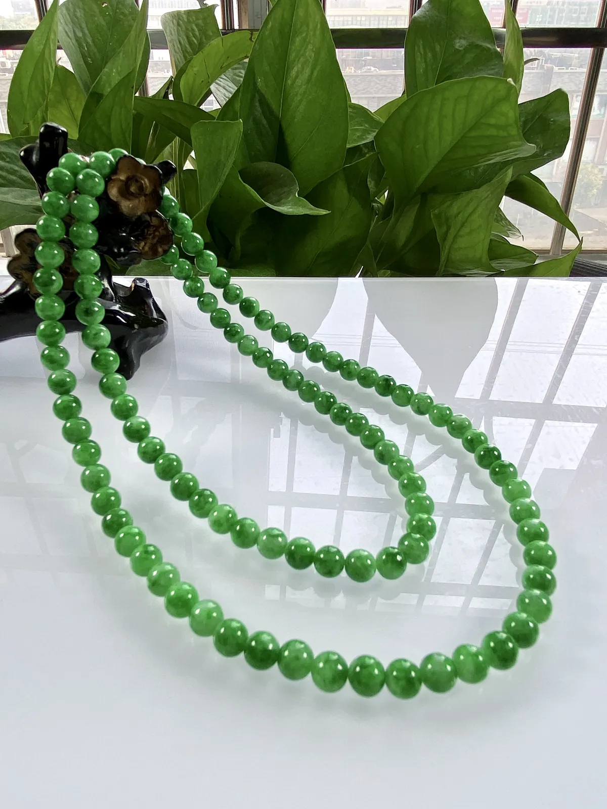 缅甸天然翡翠A货，卡6.2冰润满绿浓阳绿圆珠项链手链，尺寸：6.2mm/108颗，长度650mm，重量：44.20g