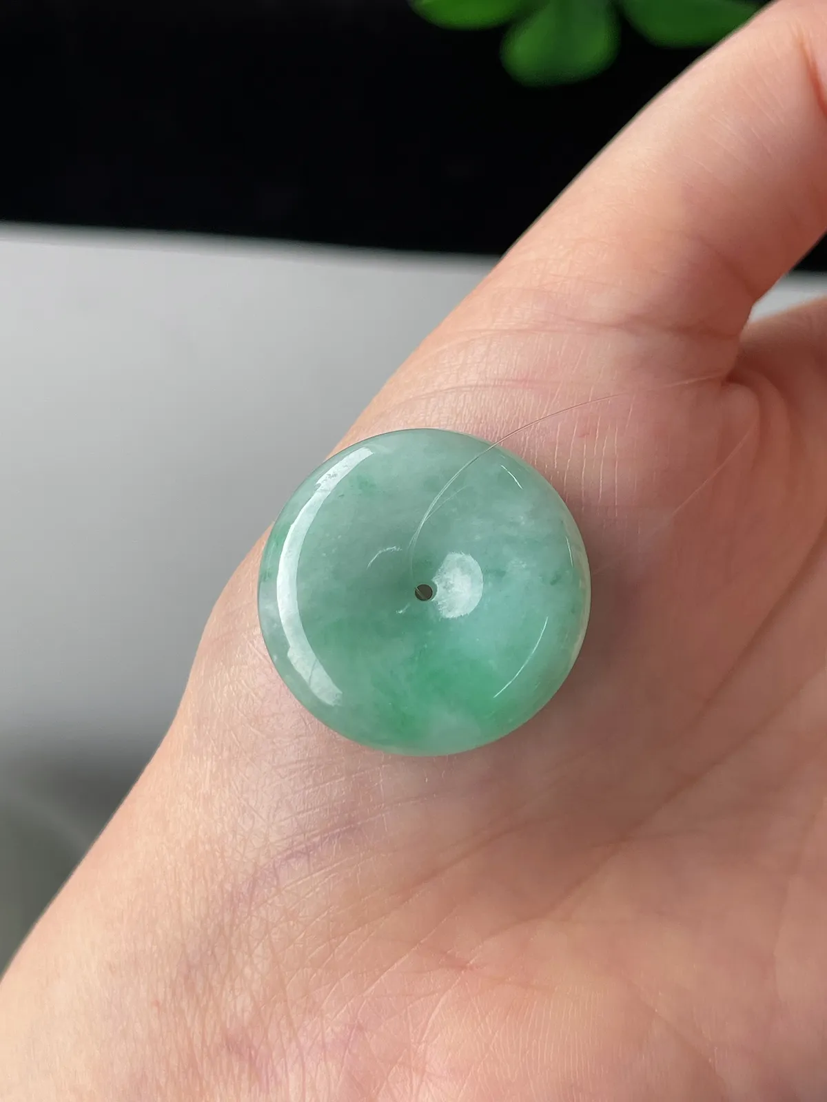 翡翠冰糯种淡绿色平安扣