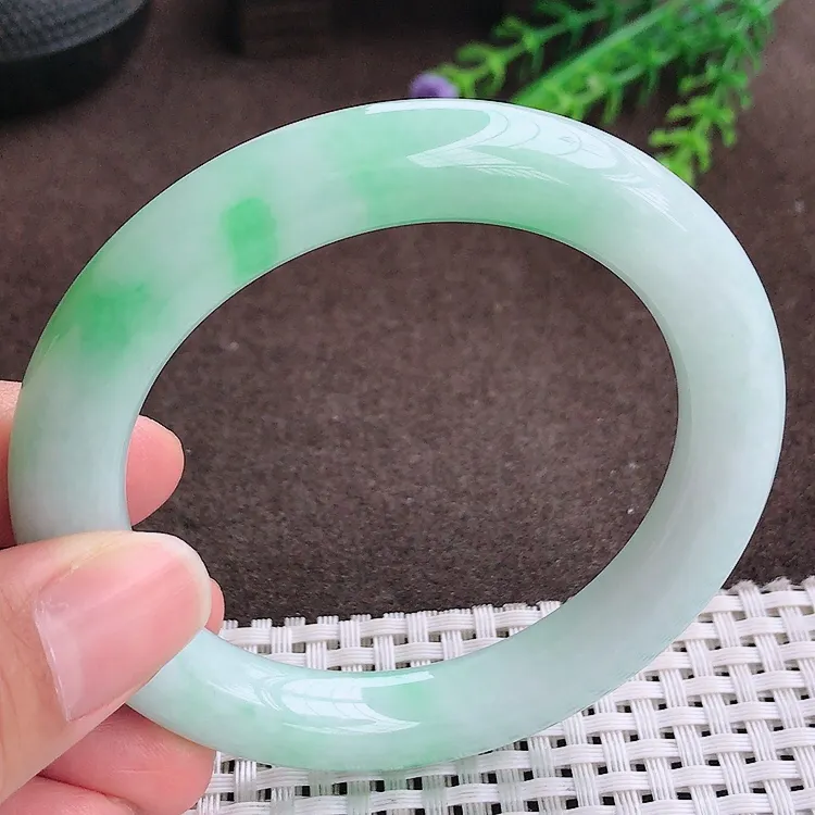 自然光56圈口老坑精美冰润飘阳绿圆条手镯翡翠玉镯尺寸56/10.2/10.8