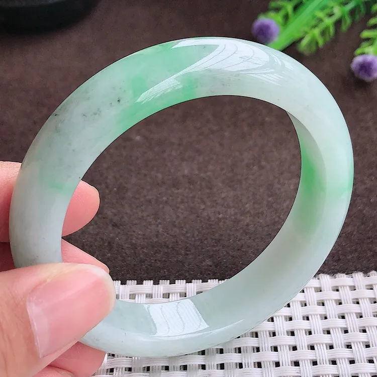 自然光56圈口老坑精美冰润飘阳绿宽边手镯翡翠玉镯尺寸56/13.5/8.6