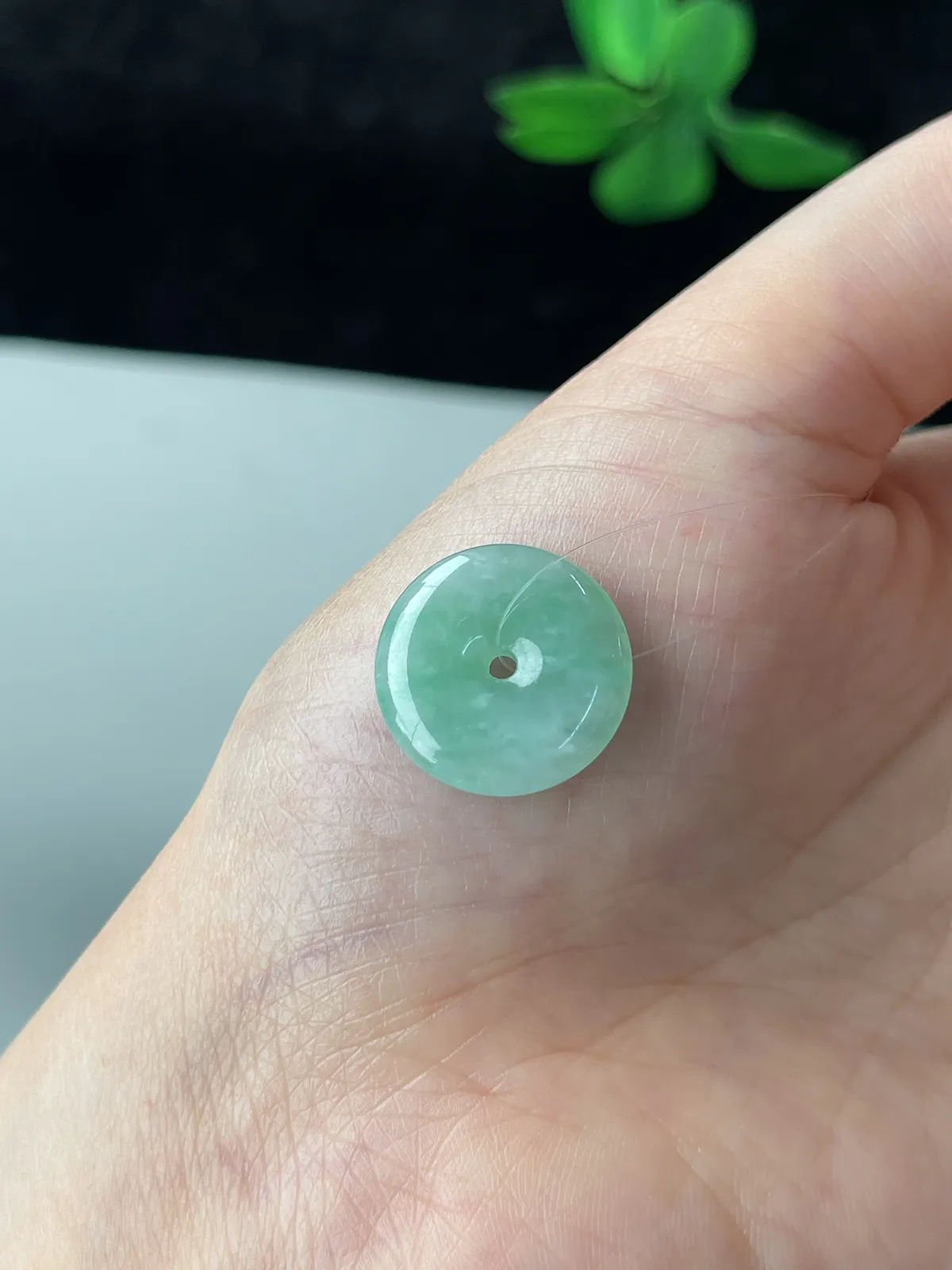 翡翠冰糯种淡绿色平安扣