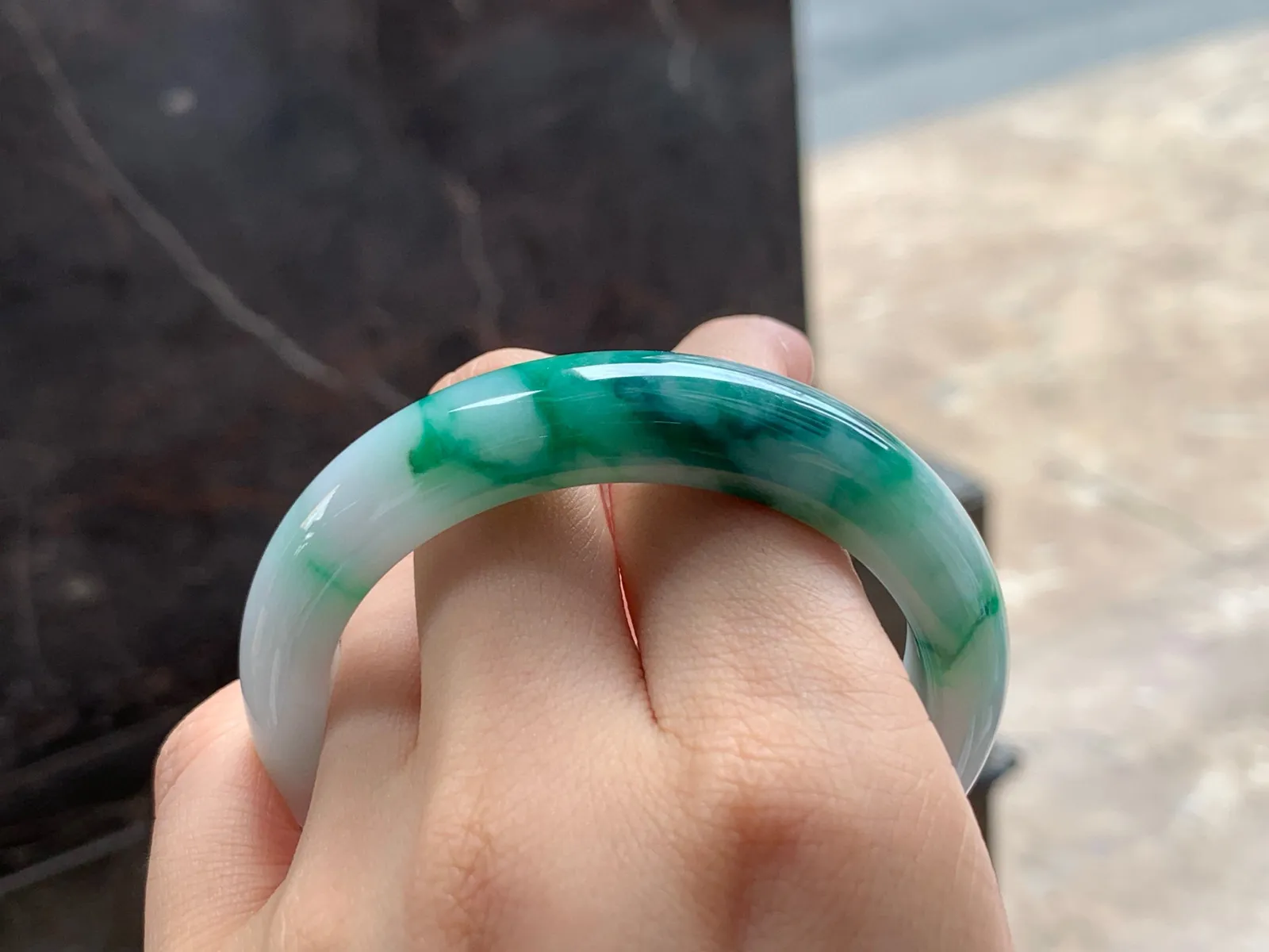 色花手镯
细腻清爽 54/12.3/8.6mm