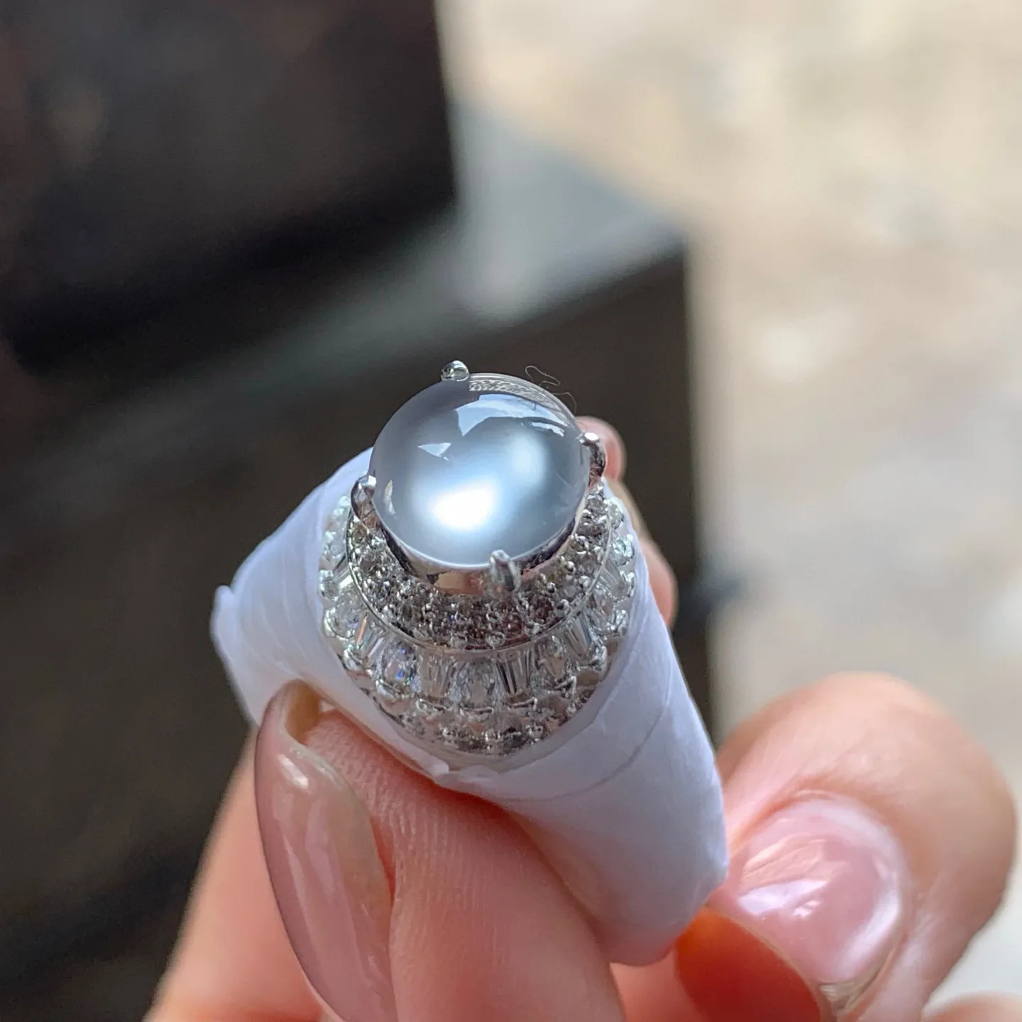 玻璃种蛋面
光感十足 铜托