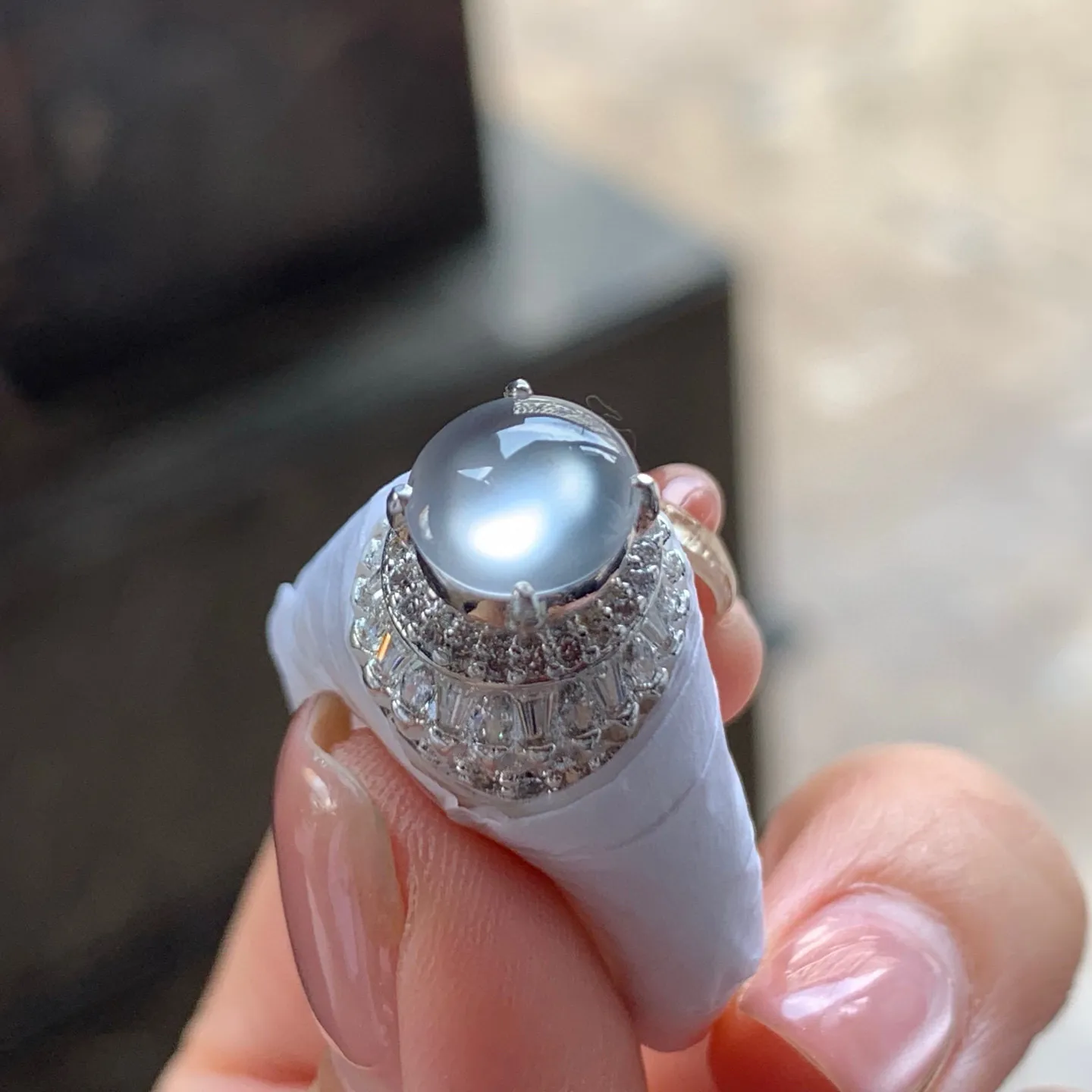 玻璃种蛋面
光感十足 铜托