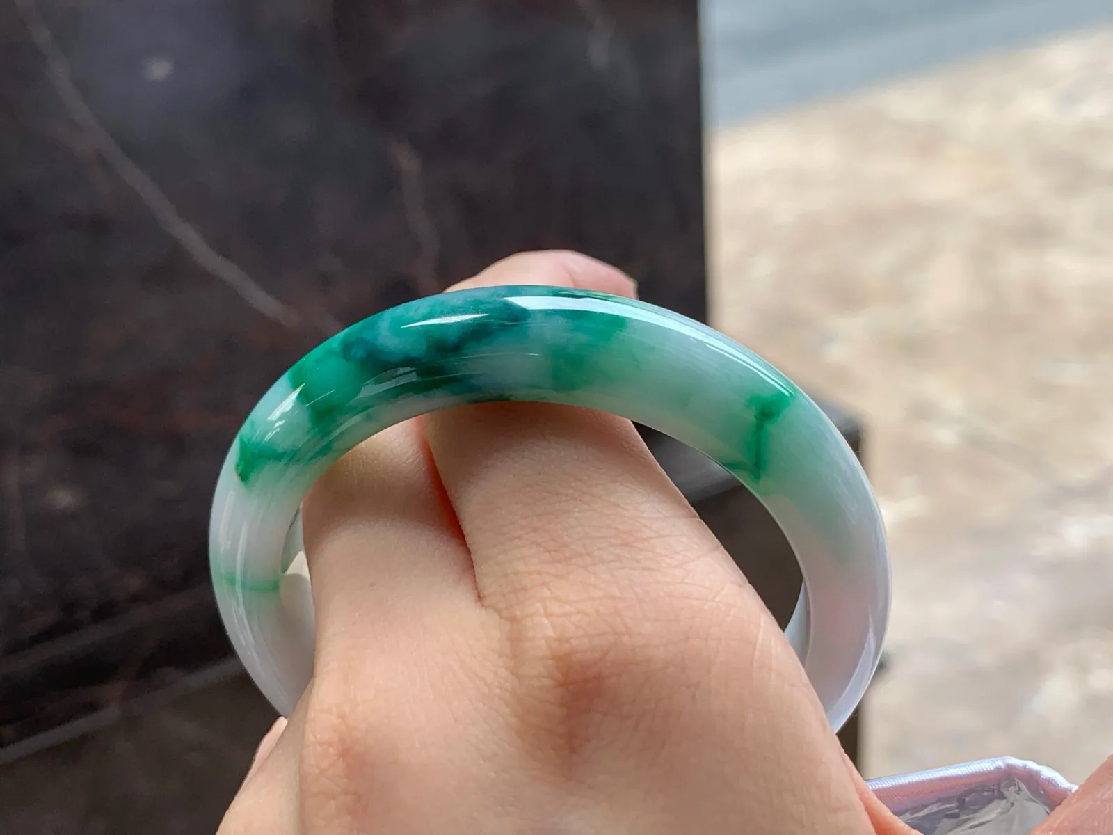 色花手镯
细腻清爽 54/12.3/8.6mm