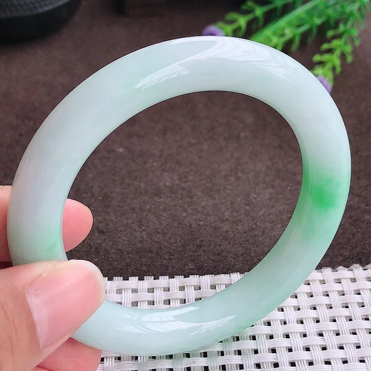 自然光56圈口老坑精美冰润飘阳绿圆条手镯翡翠玉镯尺寸56/10.2/10.8