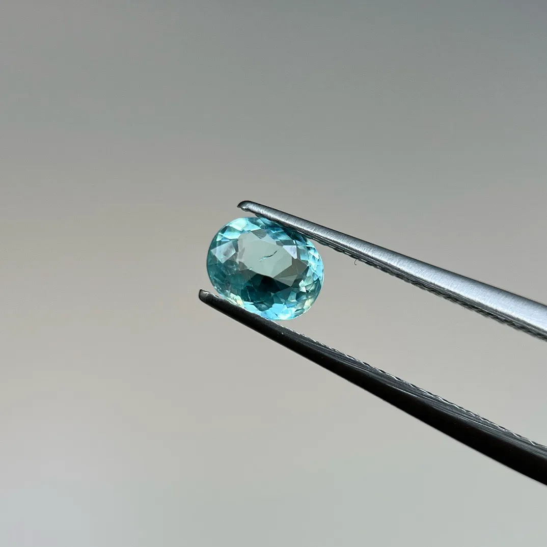 0.64克拉GRC天然帕拉伊巴碧玺裸石，5.96×4.76×3.08mm，晶体干净