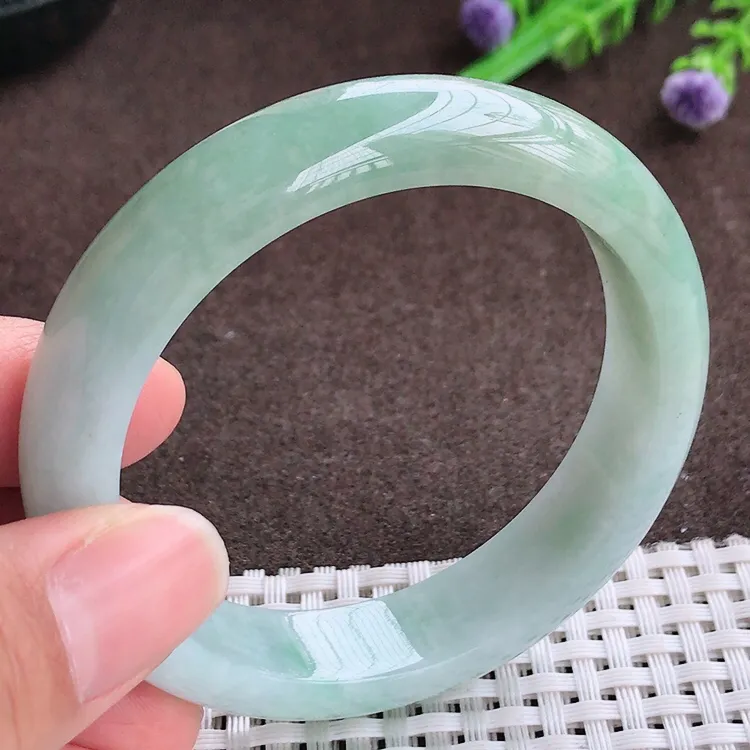 自然光54圈口老坑精美温润飘绿宽边手镯翡翠玉镯尺寸54/12.8/8