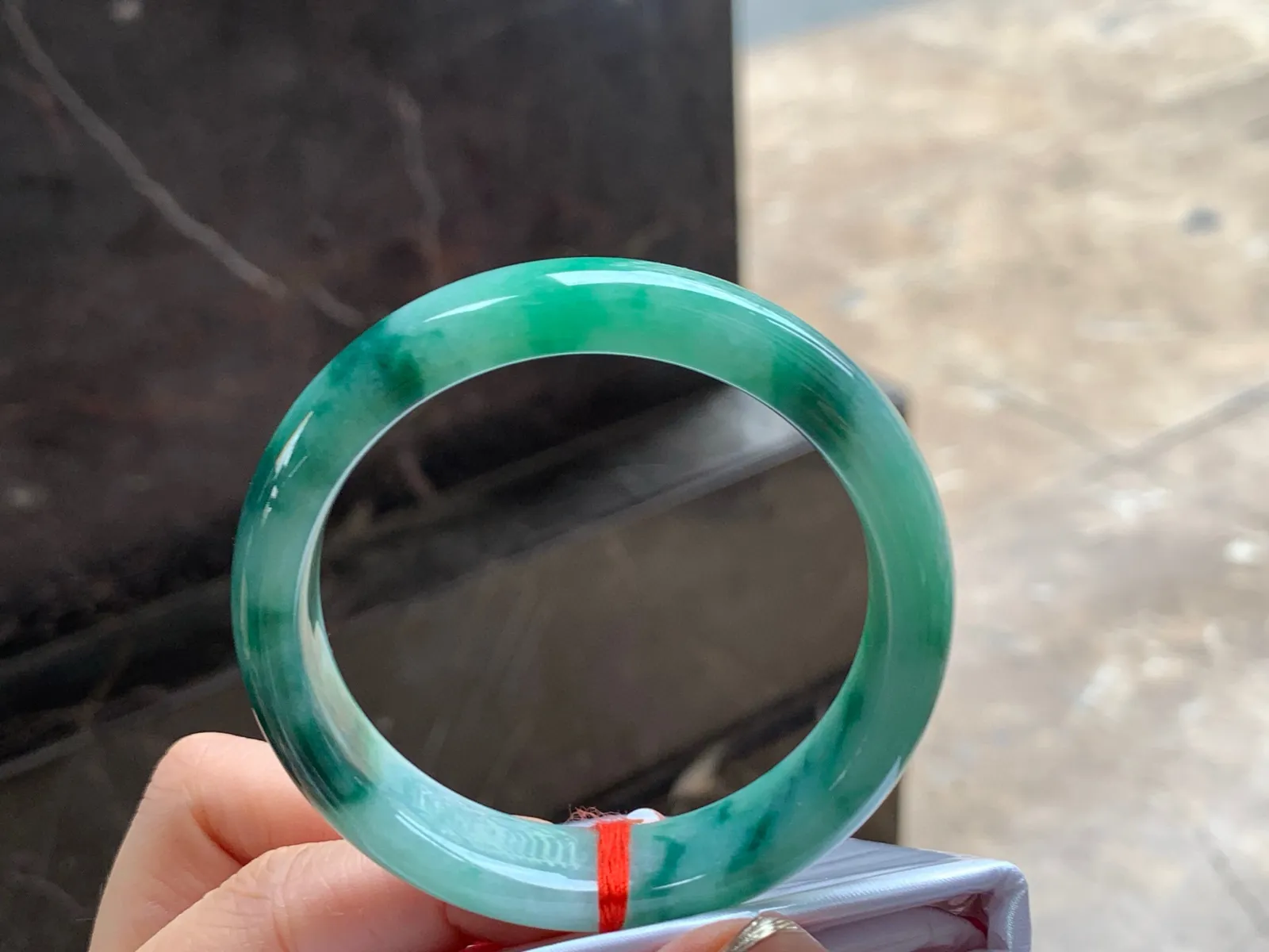 带色手镯
干净清爽 53.8/12.8/7.6mm