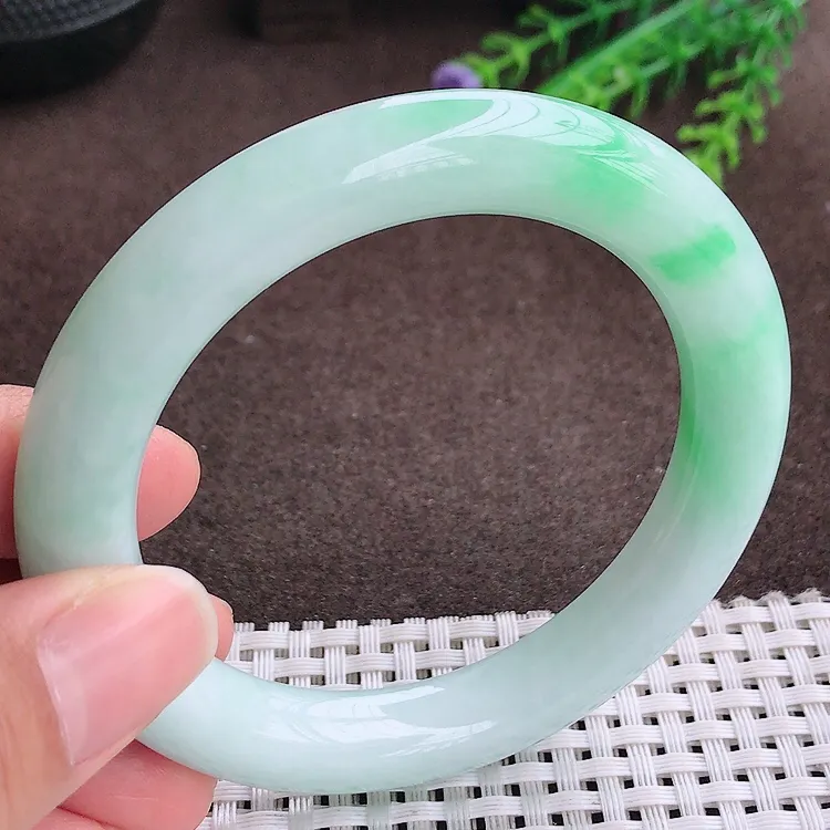 自然光56圈口老坑精美冰润飘阳绿圆条手镯翡翠玉镯尺寸56/10.2/10.8
