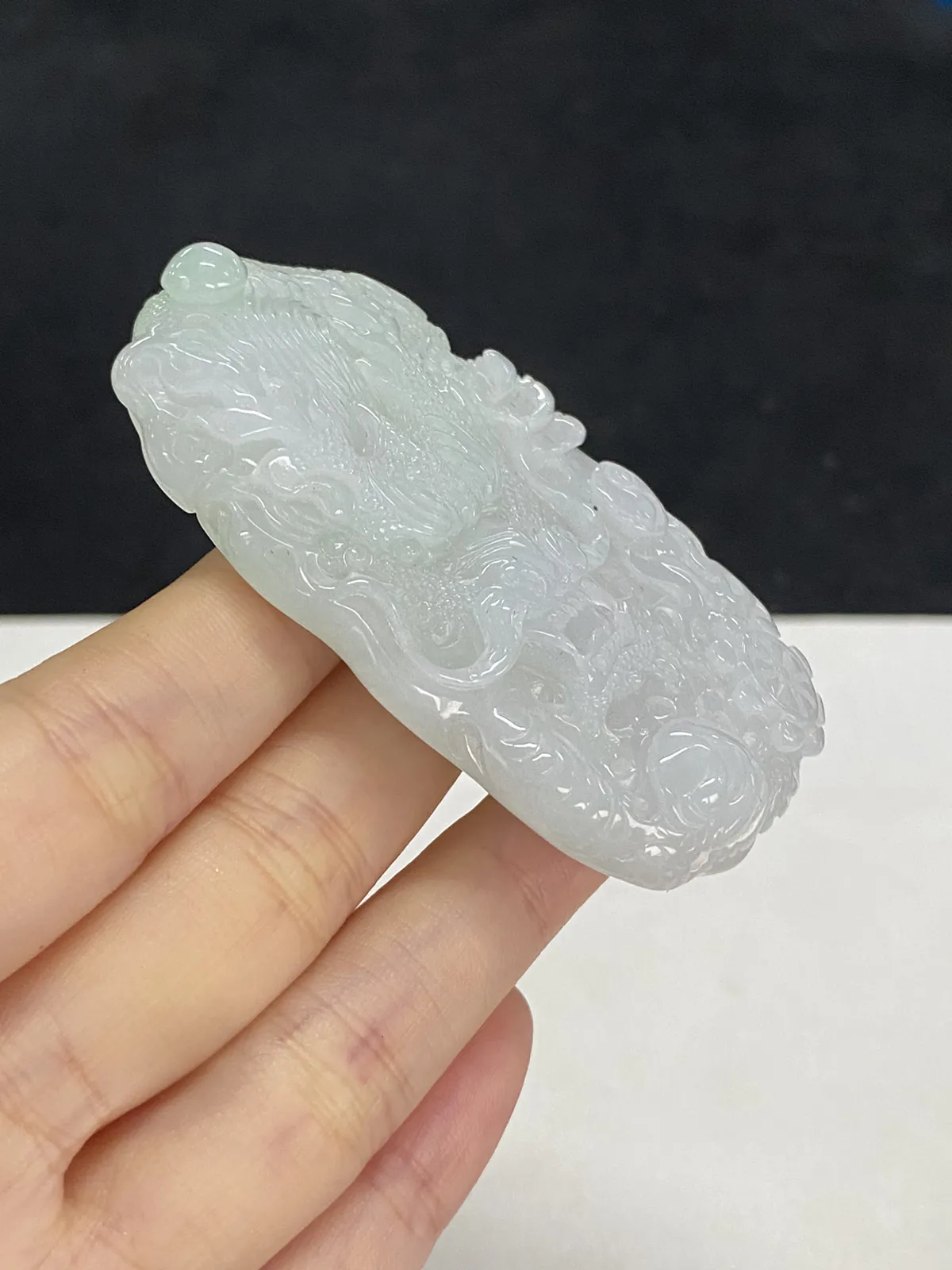 翡翠冰糯种白色龙牌