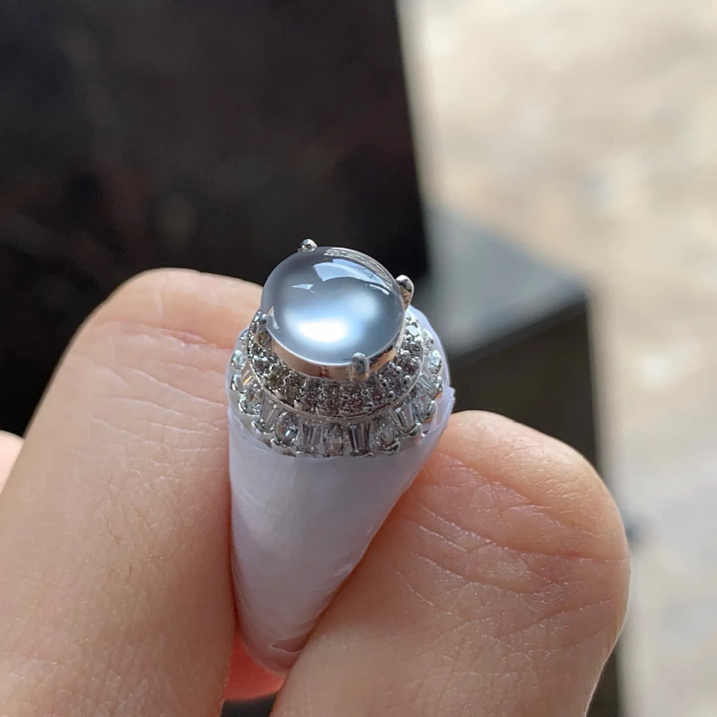 玻璃种蛋面
光感十足 铜托