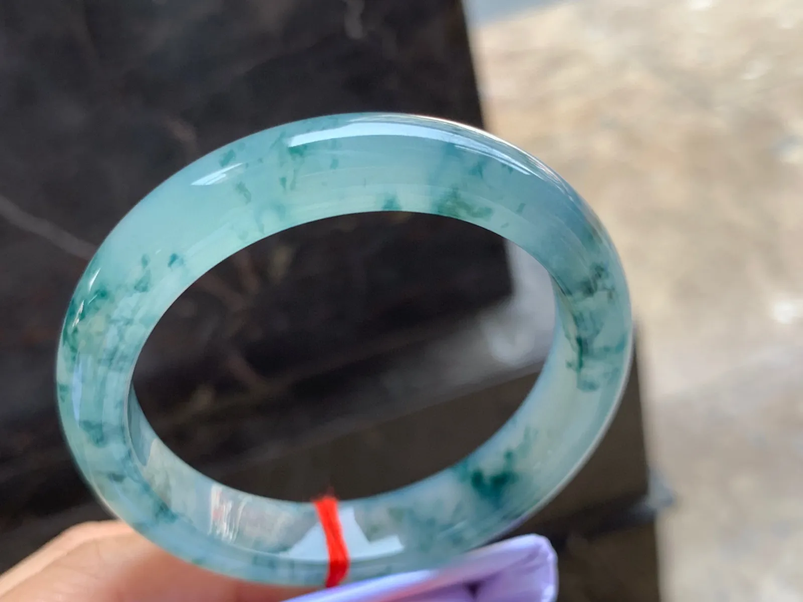 55.5-12-8.5mm
冰种飘花手镯 水润冰透 花色灵动飘逸