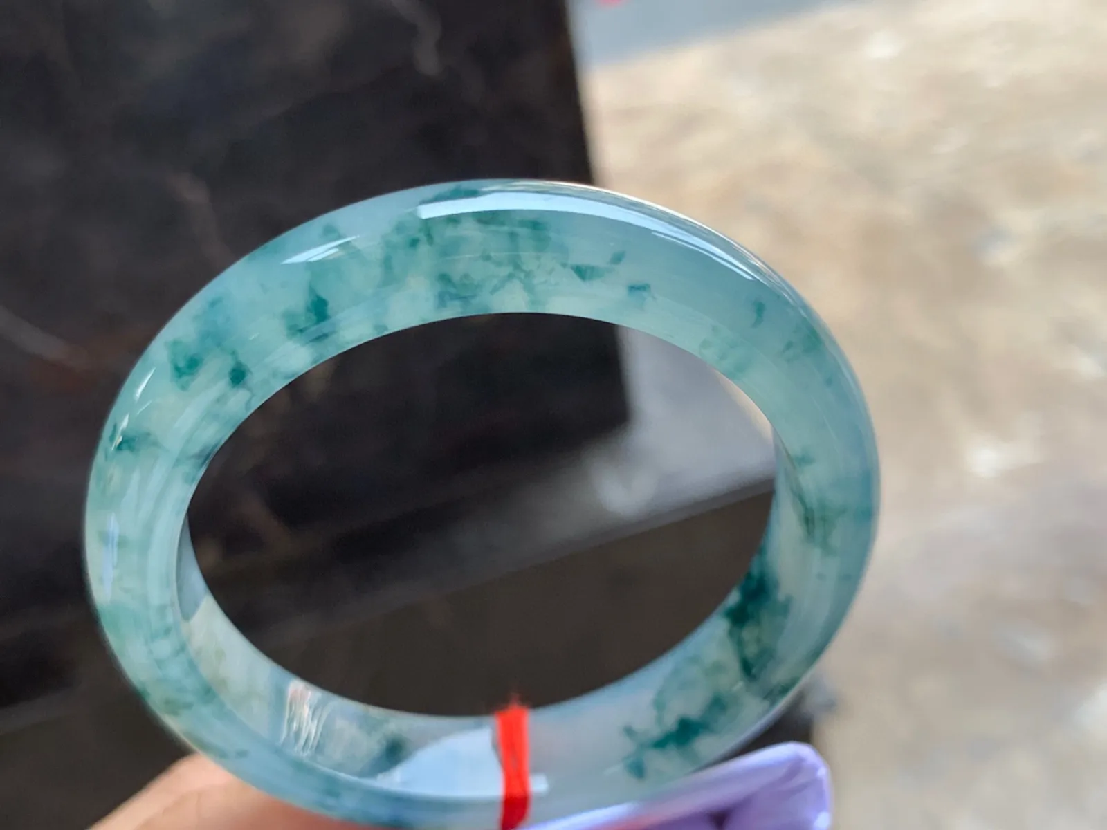 55.5-12-8.5mm
冰种飘花手镯 水润冰透 花色灵动飘逸