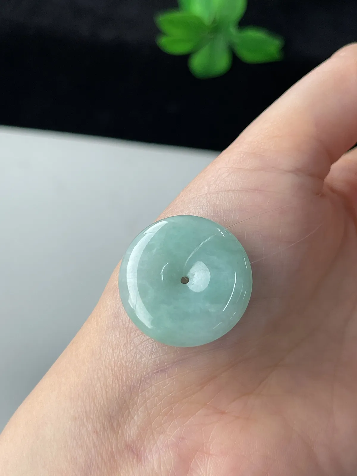 翡翠糯化种淡绿色平安扣