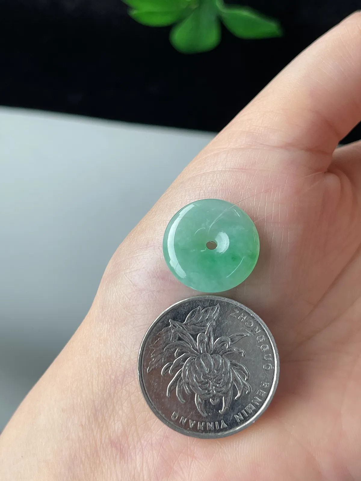 翡翠冰糯种浅绿色平安扣