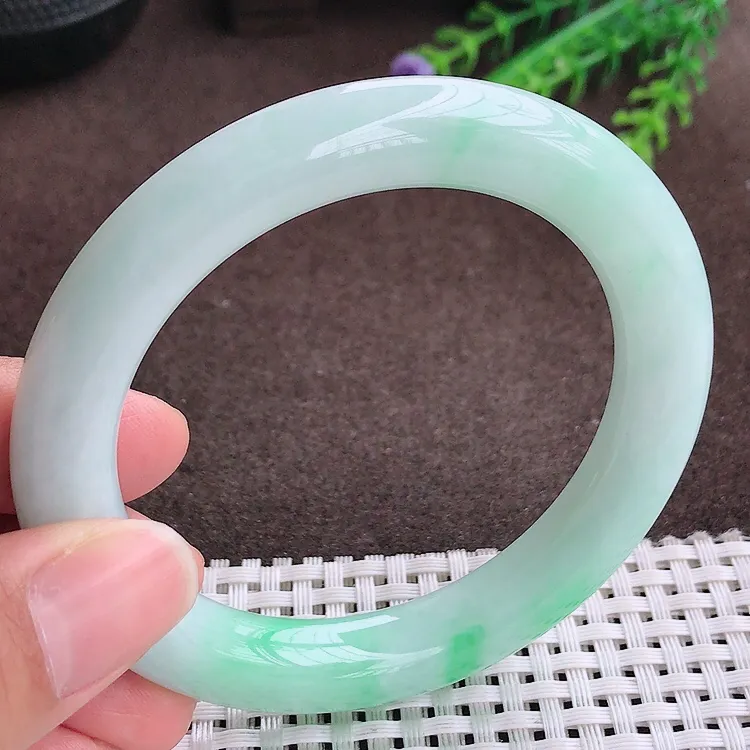 自然光56圈口老坑精美冰润飘阳绿圆条手镯翡翠玉镯尺寸56/10.2/10.8