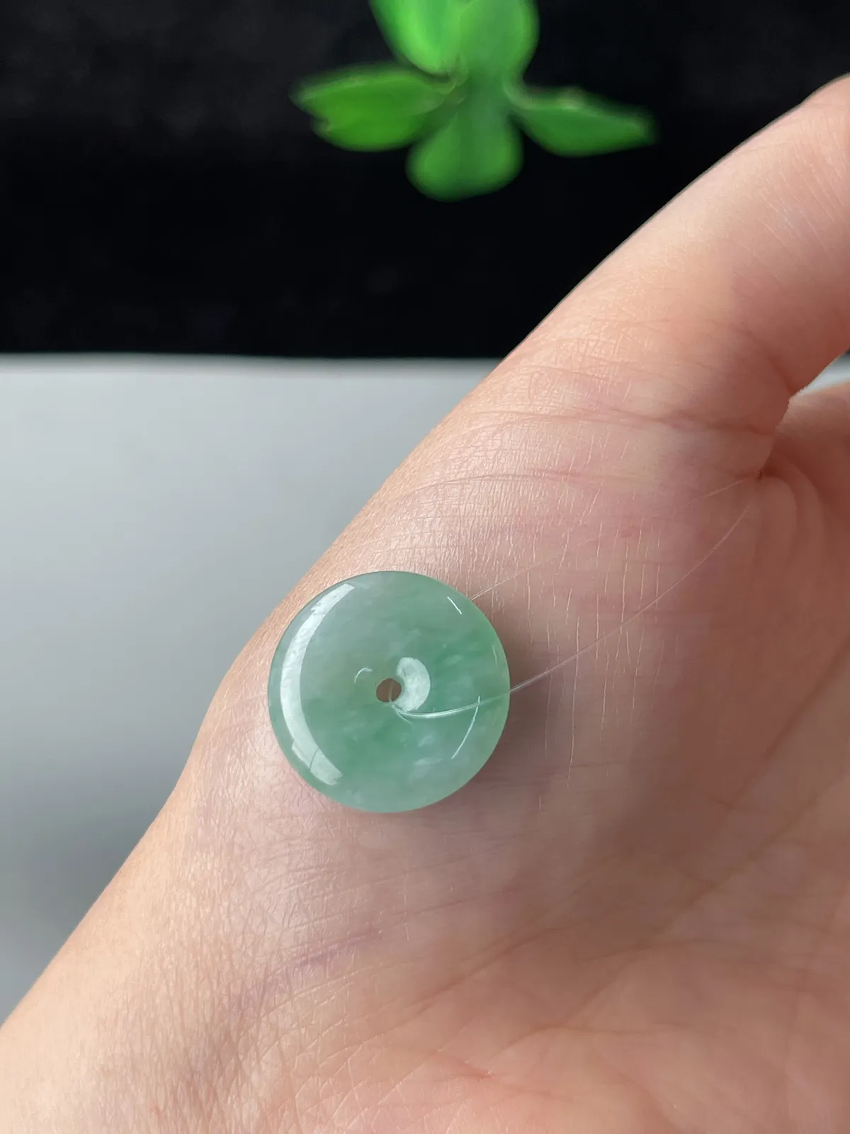 翡翠冰糯种淡绿色平安扣