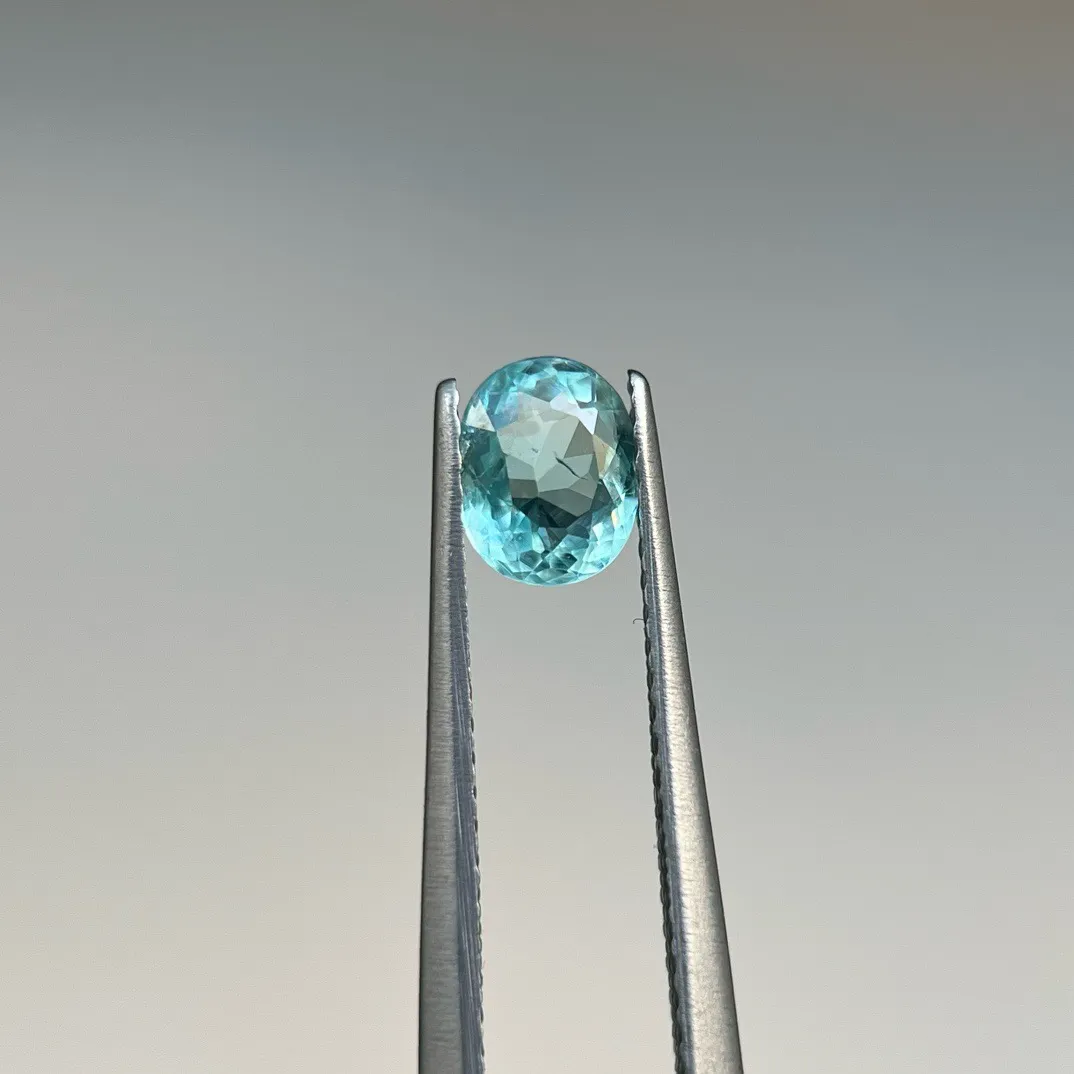 0.64克拉GRC天然帕拉伊巴碧玺裸石，5.96×4.76×3.08mm，晶体干净
