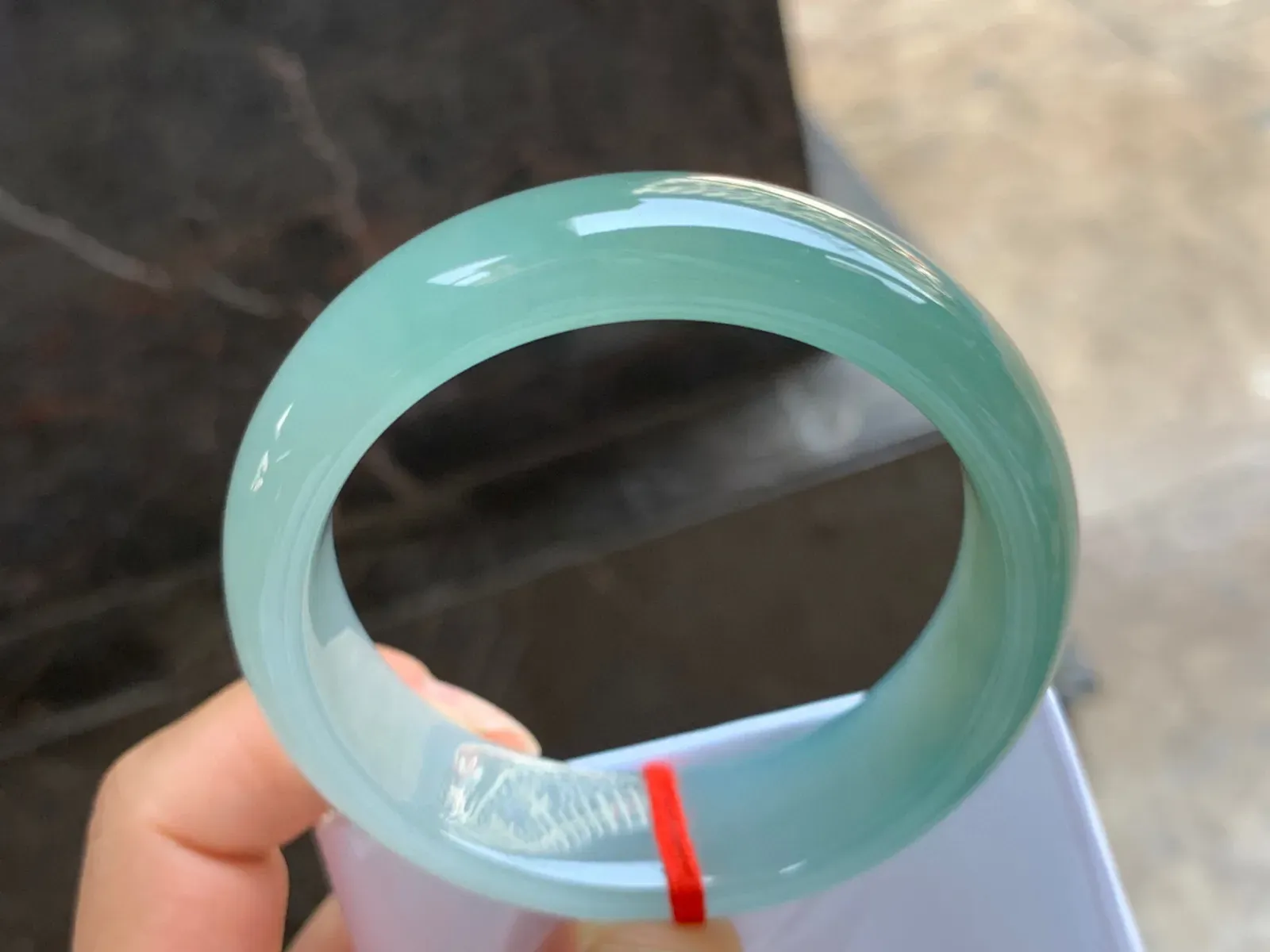 55-17.5-8mm
冰种晴水宽版手镯 种好水润 颜色漂亮 半山半水 上手大气