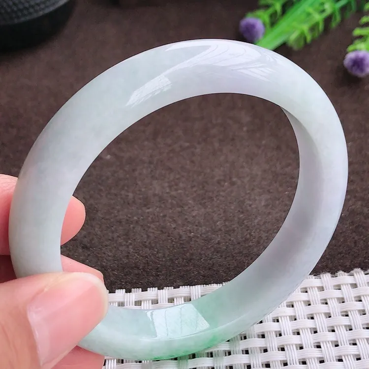 自然光57.5圈口老坑精美温润飘阳绿手镯翡翠玉镯女款尺寸57.5/11.8/8.7