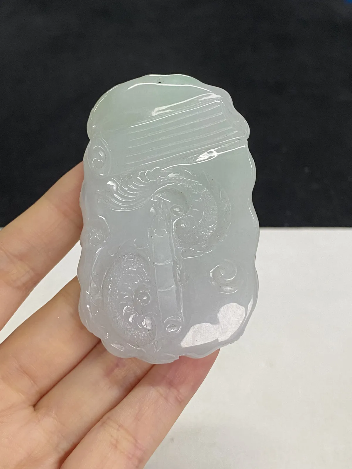 翡翠冰糯种白色龙牌