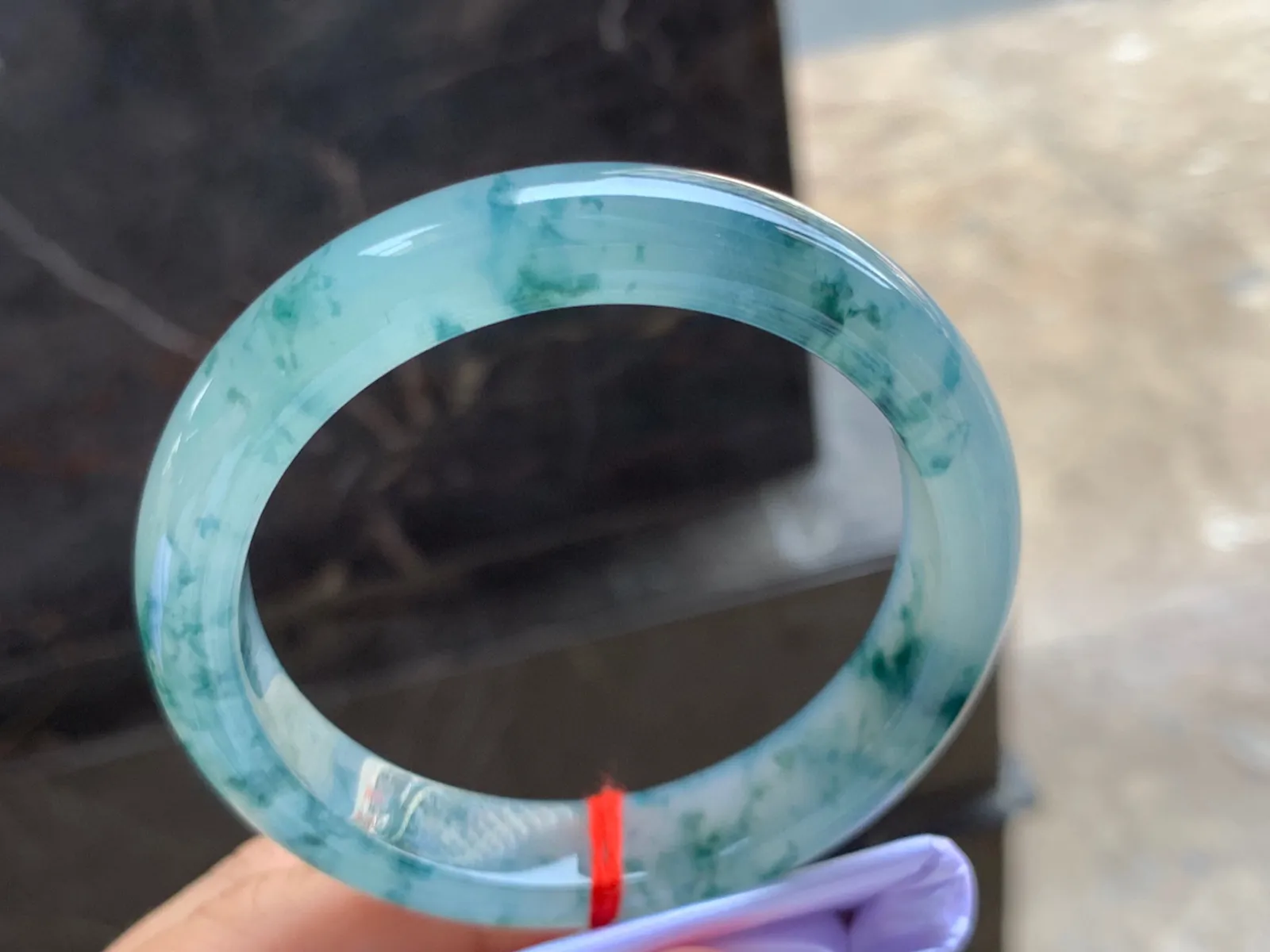 55.5-12-8.5mm
冰种飘花手镯 水润冰透 花色灵动飘逸
