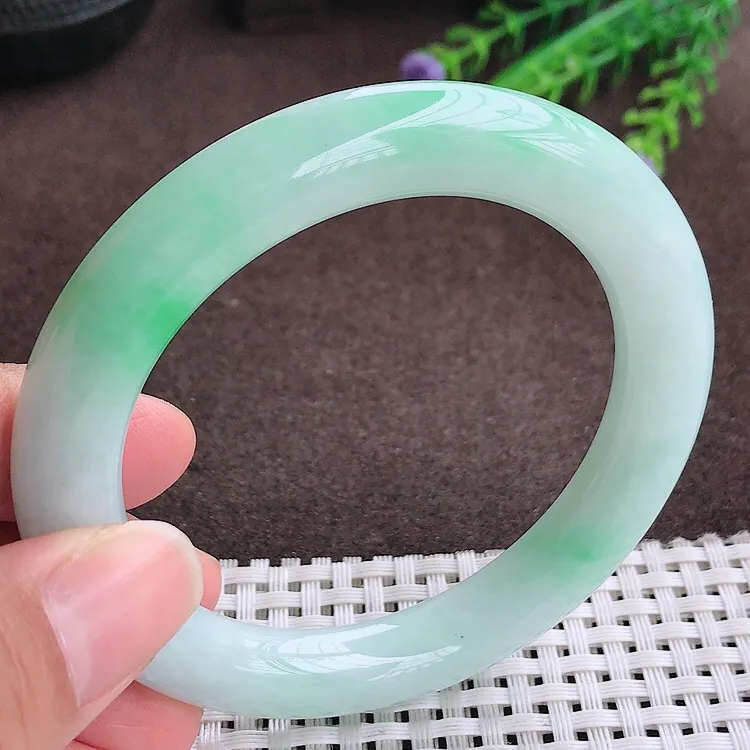 自然光56圈口老坑精美冰润飘阳绿圆条手镯翡翠玉镯尺寸56/10.2/10.8