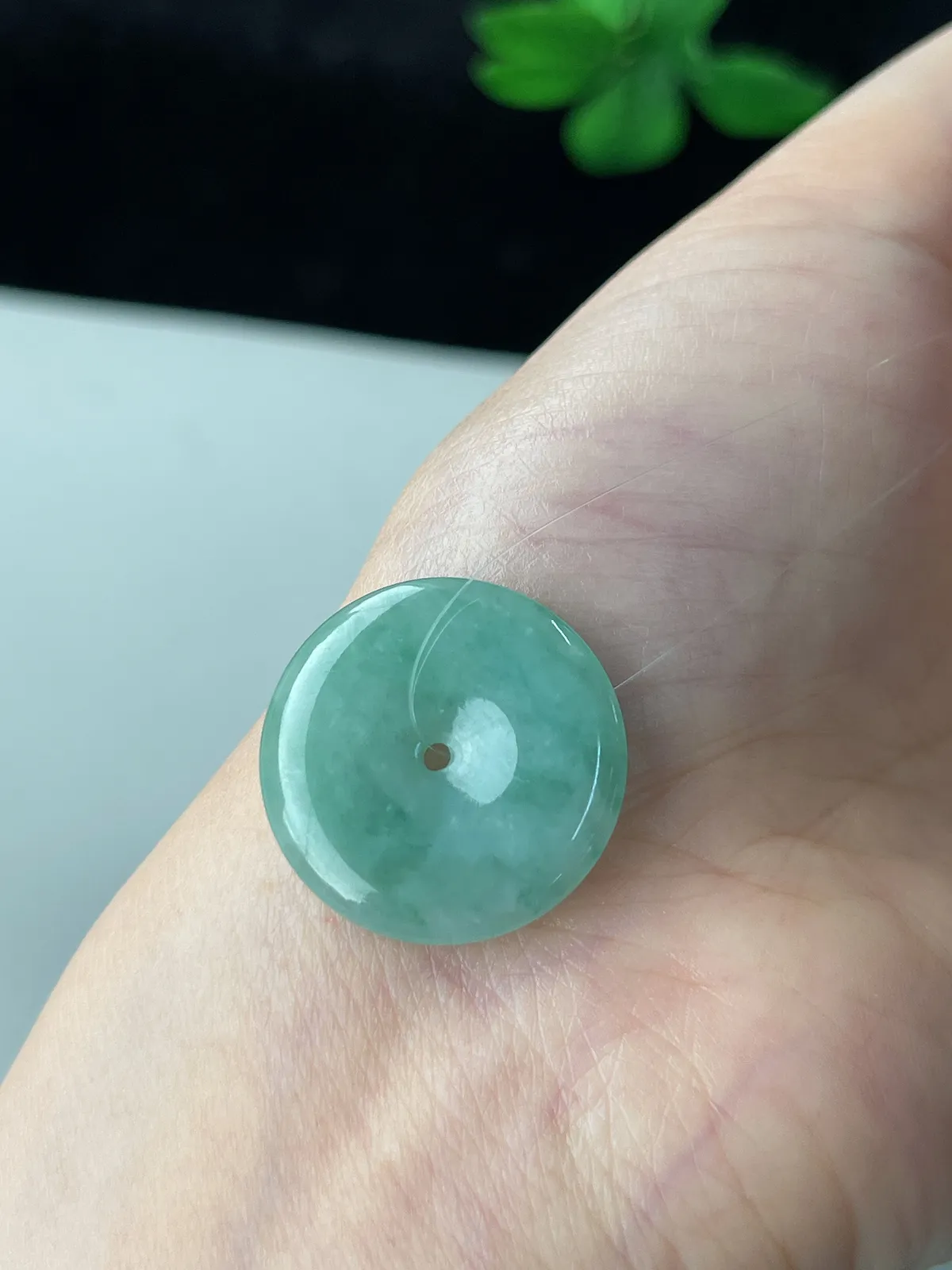 翡翠糯化种淡绿色平安扣