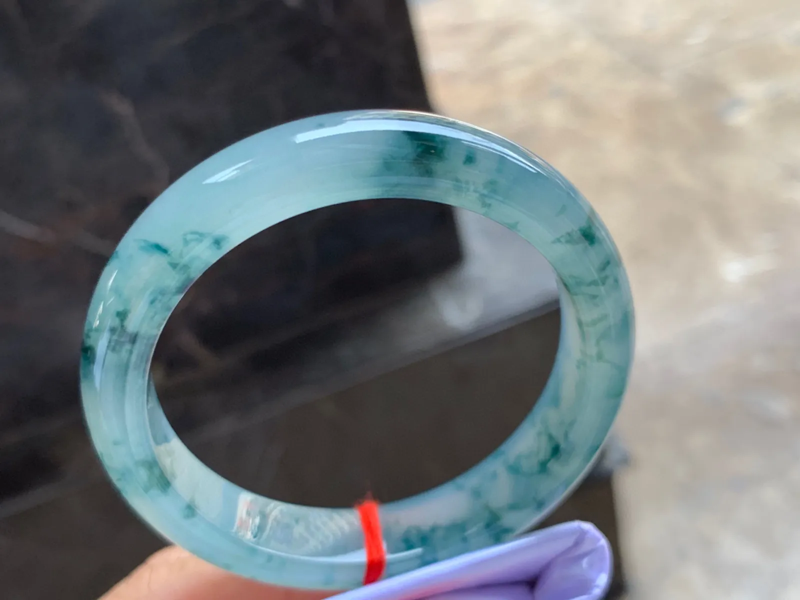 55.5-12-8.5mm
冰种飘花手镯 水润冰透 花色灵动飘逸