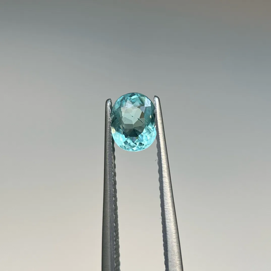 0.64克拉GRC天然帕拉伊巴碧玺裸石，5.96×4.76×3.08mm，晶体干净