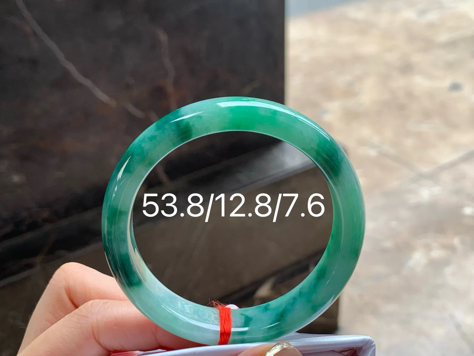带色手镯
干净清爽 53.8/12.8/7.6mm