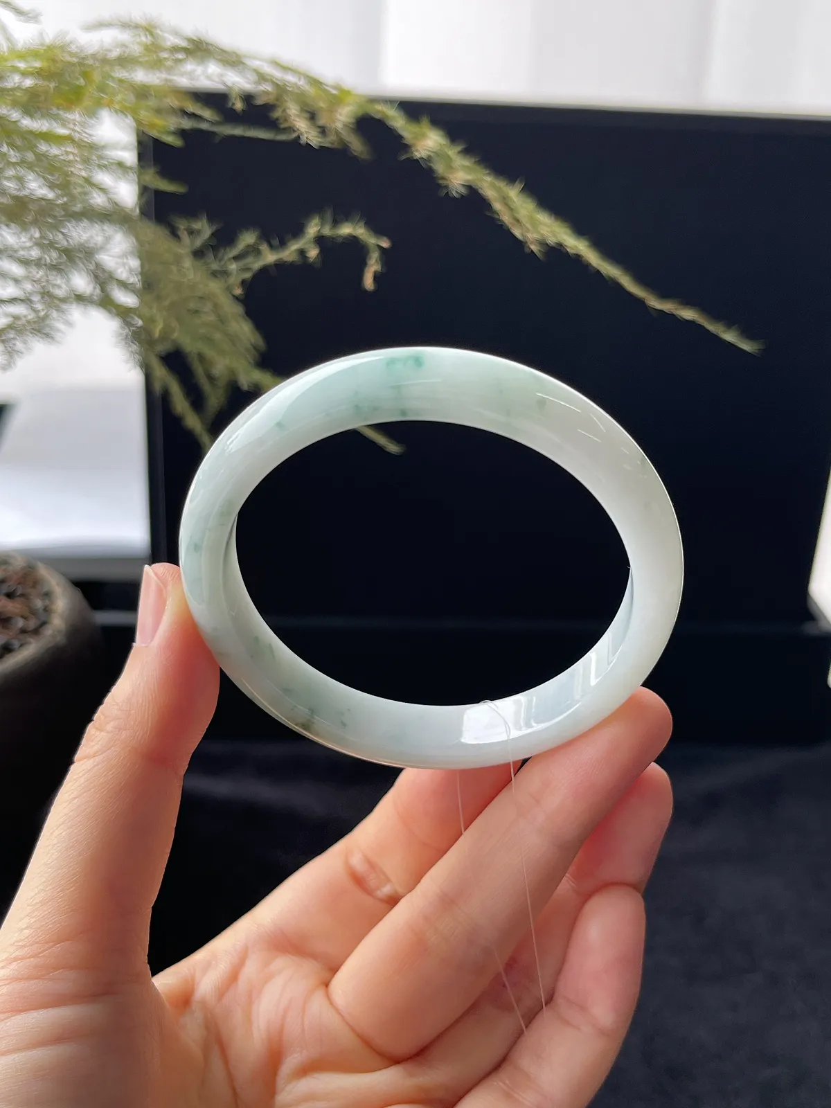 正圈53.6圈口，翡翠糯化种飘绿手镯