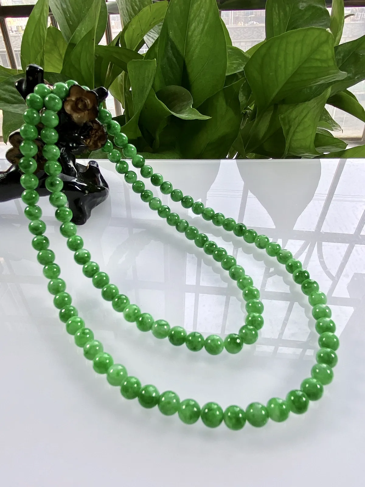 缅甸天然翡翠A货，卡6.2冰润满绿浓阳绿圆珠项链手链，尺寸：6.2mm/108颗，长度650mm，重量：44.20g