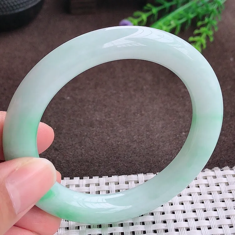 自然光56圈口老坑精美冰润飘阳绿圆条手镯翡翠玉镯尺寸56/10.2/10.8