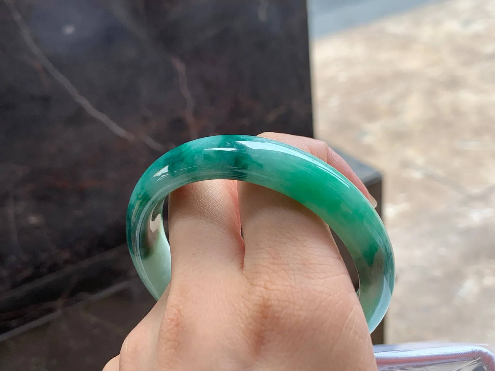带色手镯
干净清爽 53.8/12.8/7.6mm